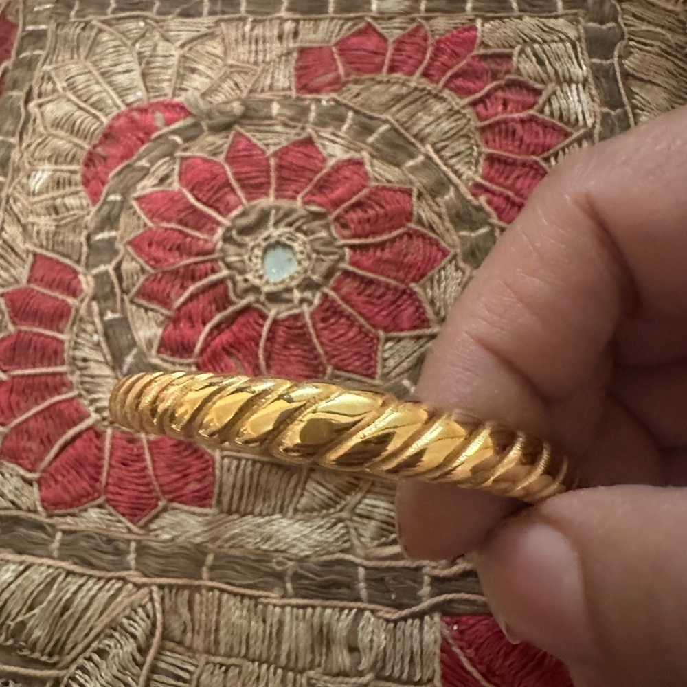 Elegant Gold-Toned Women's Bracelet